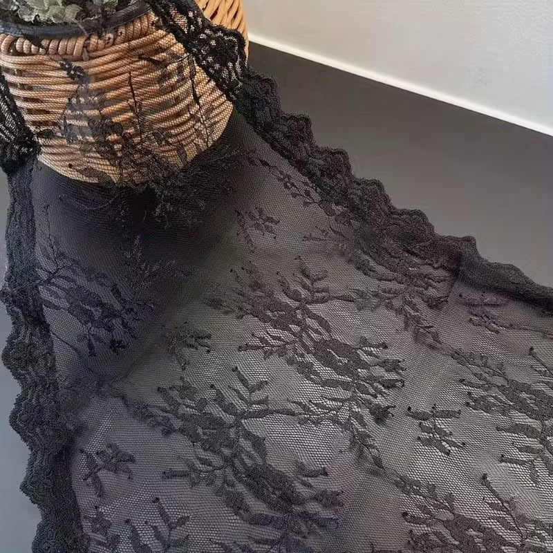 Vintage Bohemian Triangular Lace Scarf Festive Holiday and Beach Wrap for Fall and Winter Black / White 2 Color 빈티지 보헤미안 삼각 레이스 스카프 홀리데이 페스티브 비치 랩 가을 겨울용 2가지 색 검정 / 흰색